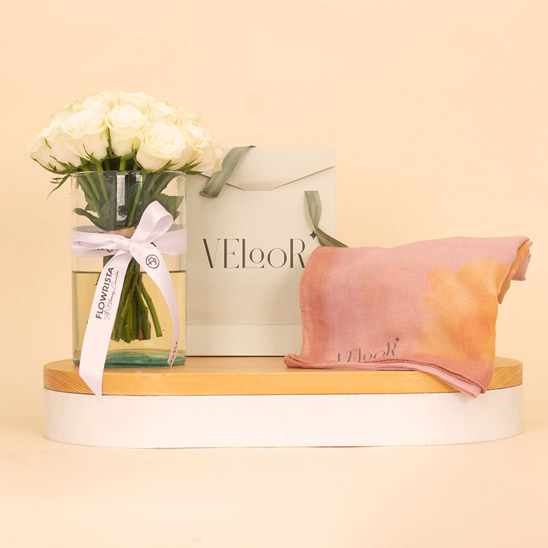 Veloor Scarf Azahar | White Roses Vase