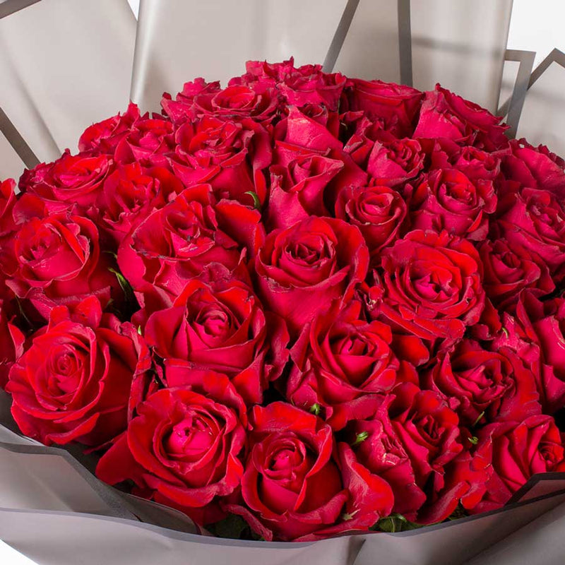 Luxurious Bouquet of Red Roses