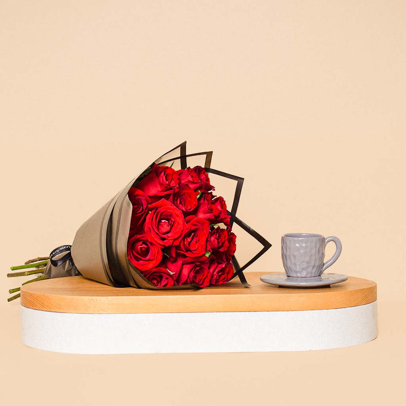 Rubble Coffee Cups | Red roses hand bouquet