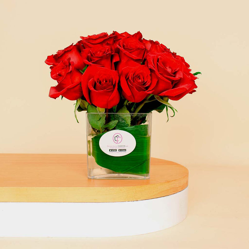 Amaz The Majestic Palace and Red Love Roses Vase