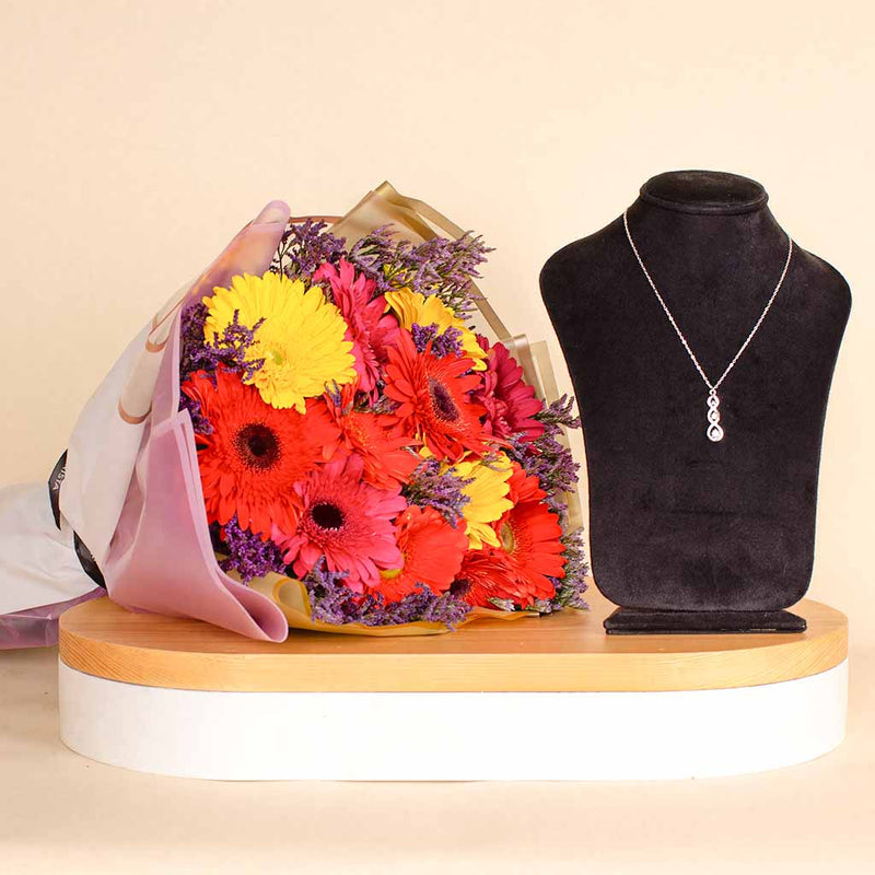 Felizmoda Three connected pendants with three stones silver necklace| Gerbera Bouquet