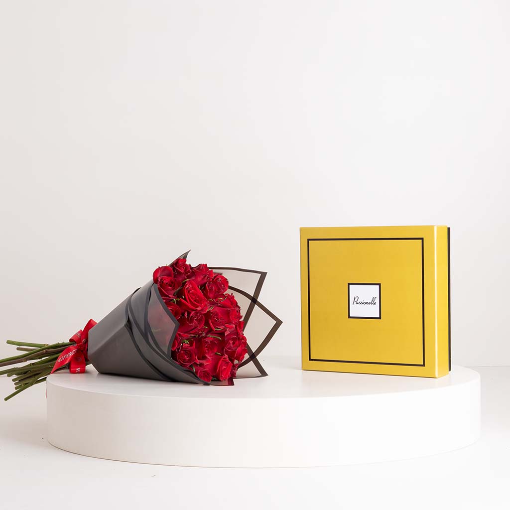 Passionelle Golden Chocolate Box & Red Roses Bouquet