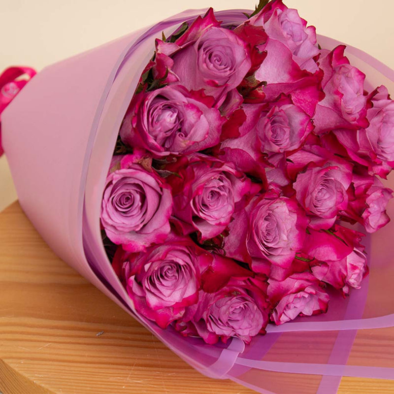 Essentials Autumn Everyday Pouch And 15 Roses