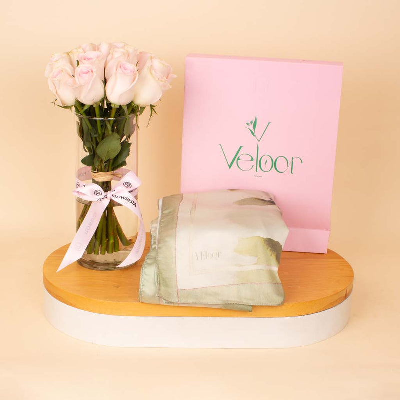 Veloor Sūkoon Scarf & Pink Roses Vase
