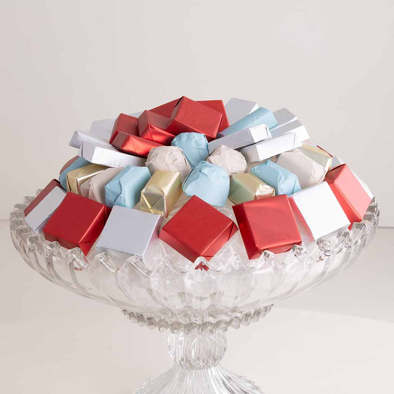 Chocolate Factory Chocolate 1kg & Revival Roses Bouquet