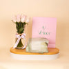 Veloor Sūkoon Scarf & Pink Roses Vase