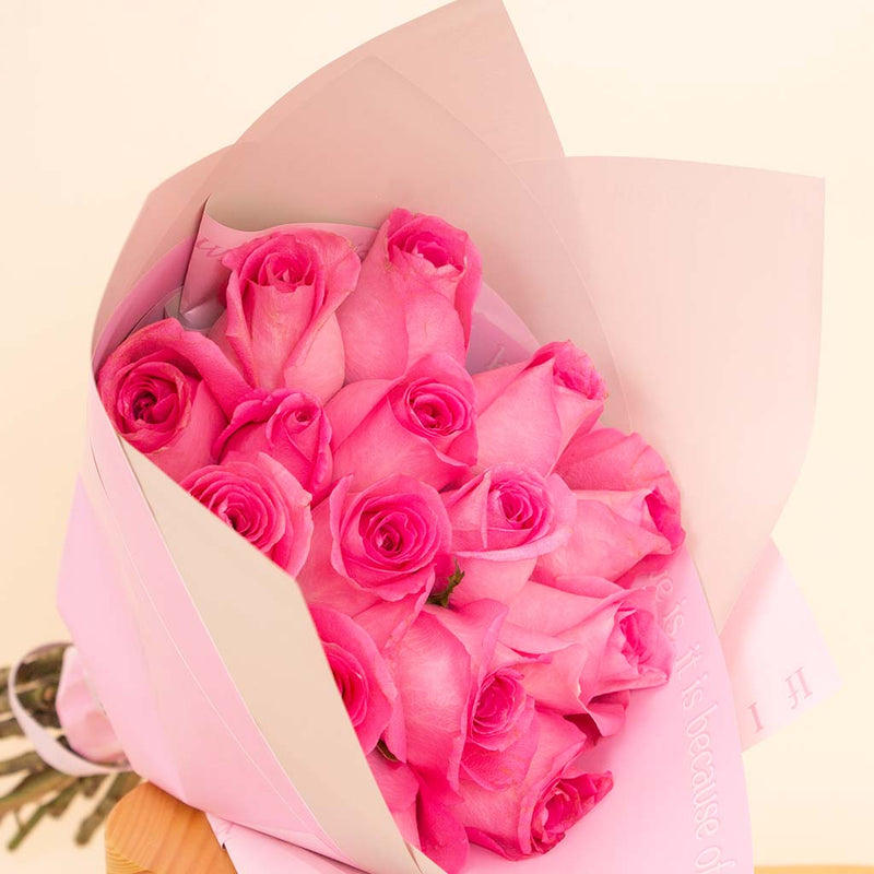 Passionelle Chocolate Baby Boy 1kg & Pink Roses Bouquet