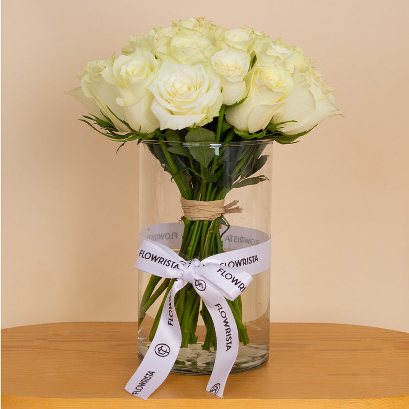 Alamki Bella Fuchsia Bag & Passionelle Mini Mellow Chocolate & White Roses Vase
