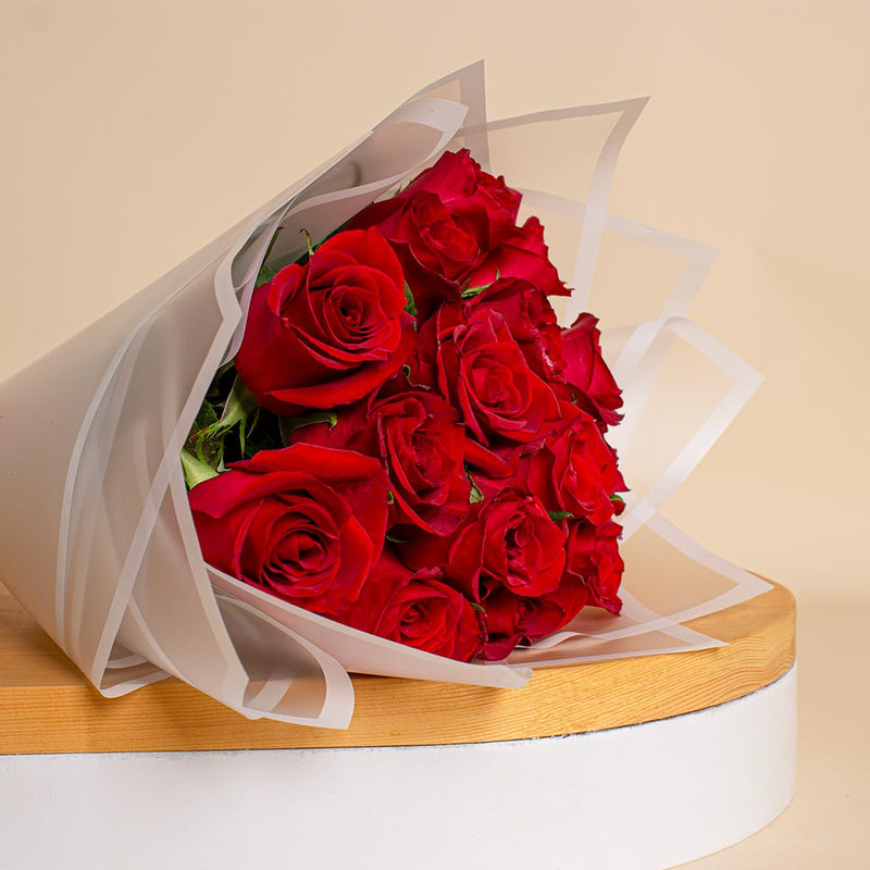 Valentine’s Gift – Nuit Fragrances Rum & 20 Red Roses