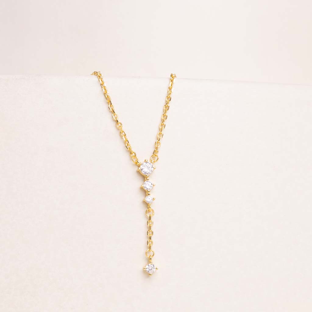 Markiz Gold-Plated Zircon Necklace & Red Roses Bouquet