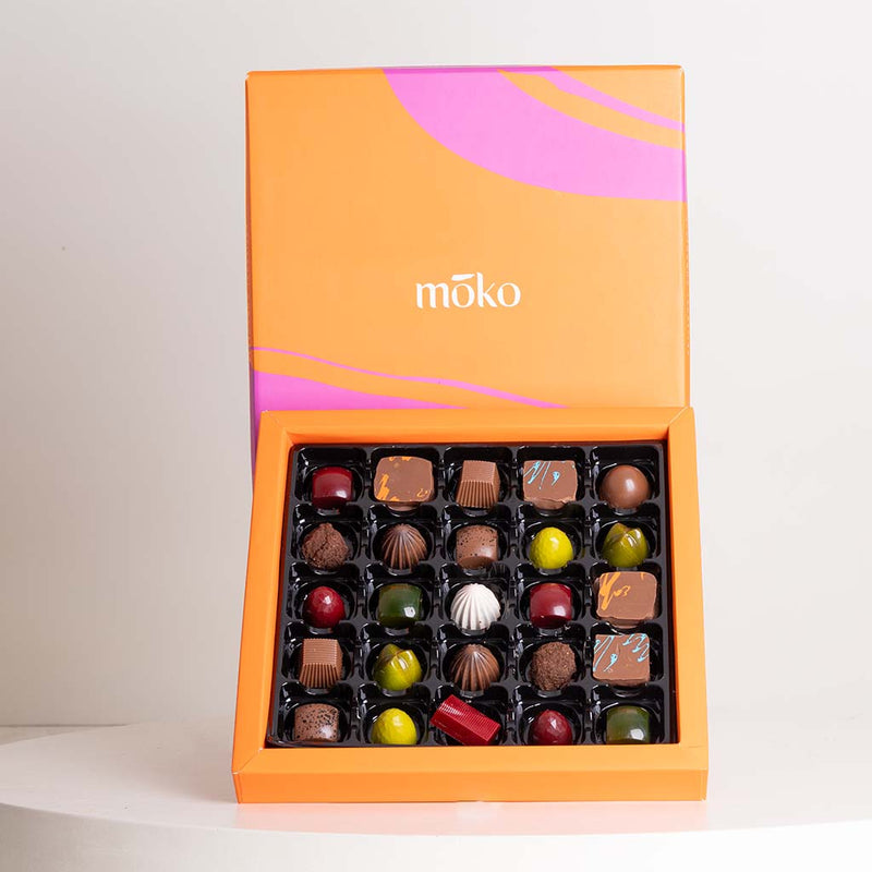 Moko Medley Chocolates Box & Gerbera Mixed Vase