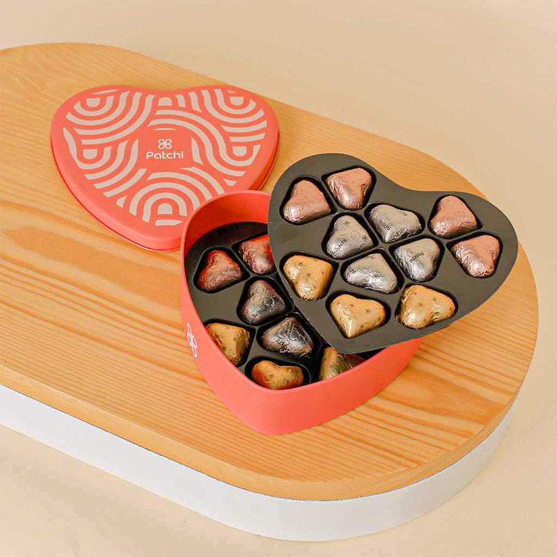 Patchi Tin Box of 22 Pieces | Romantic Hand Bouquet 20 Flowers