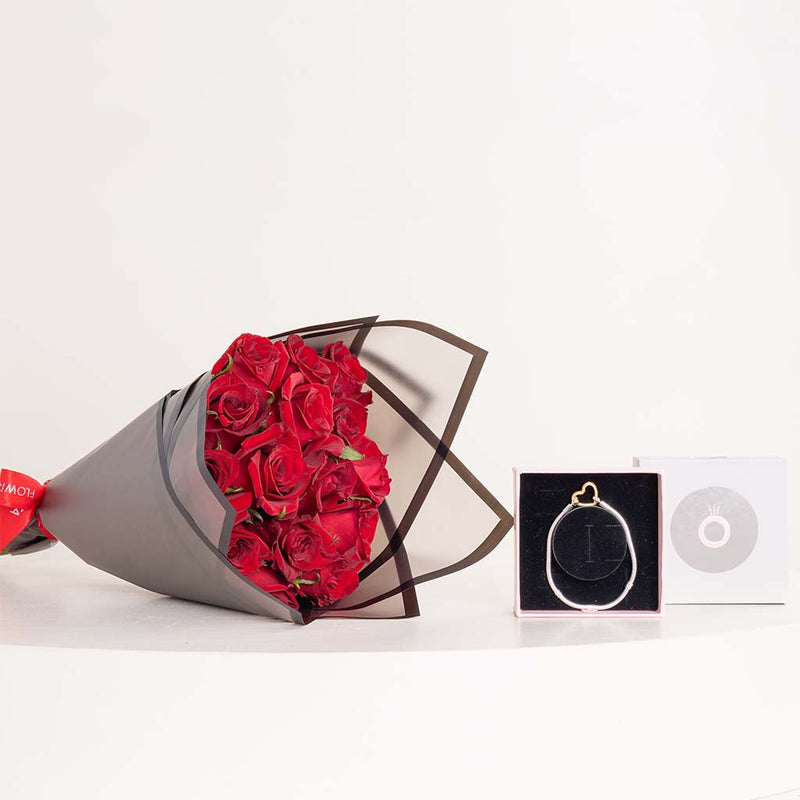 Pandora Moments Gold Plated Silver Heart Closure Snake Chain Bracelet & Red Roses Bouquet