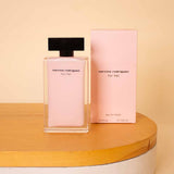 Narciso Rodriguez Musc Black Elegance Perfume & Pink Roses Hand Bouquet