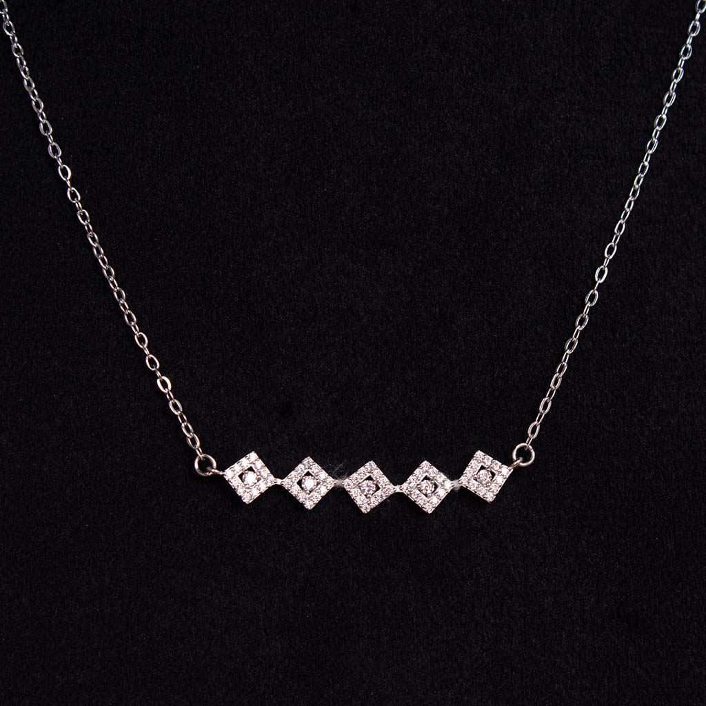 Felizmoda Five Square Silver Necklace with Flowers