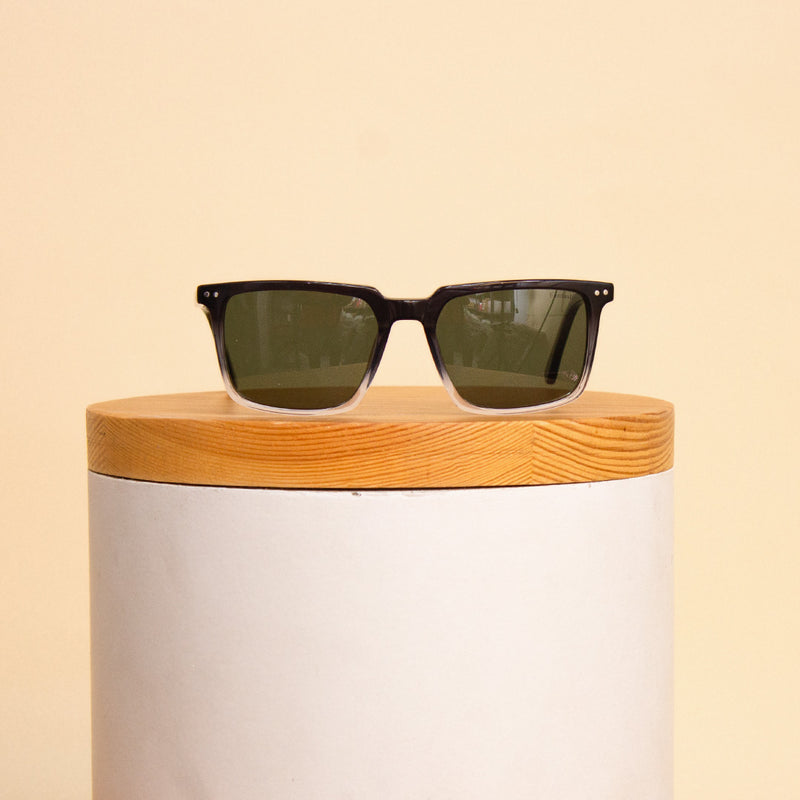 Sedrak Gradient Frame Sunglass – Black & Clear