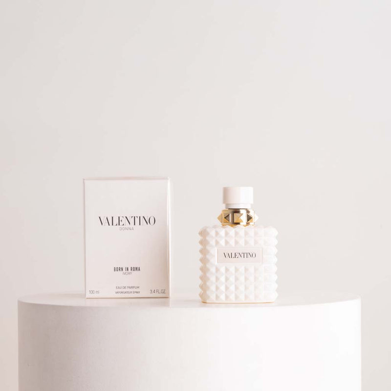 Valentino Born In Roma Donna Rendez-Vous Ivory EDP 100ml & 15 Pink Roses Hand Bouquet
