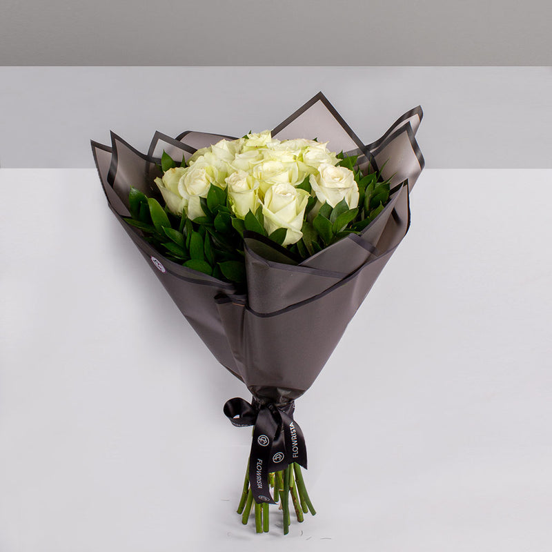 Luxury White Roses Hand Bouquet – 16 Stems