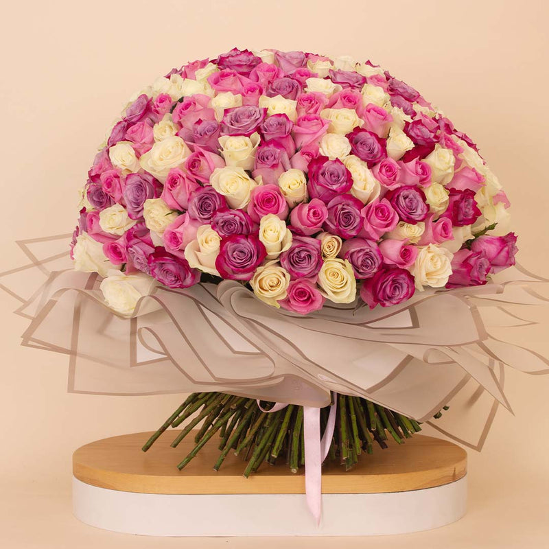 Flowrista | Grand Bouquet of 250 Purple & White Roses