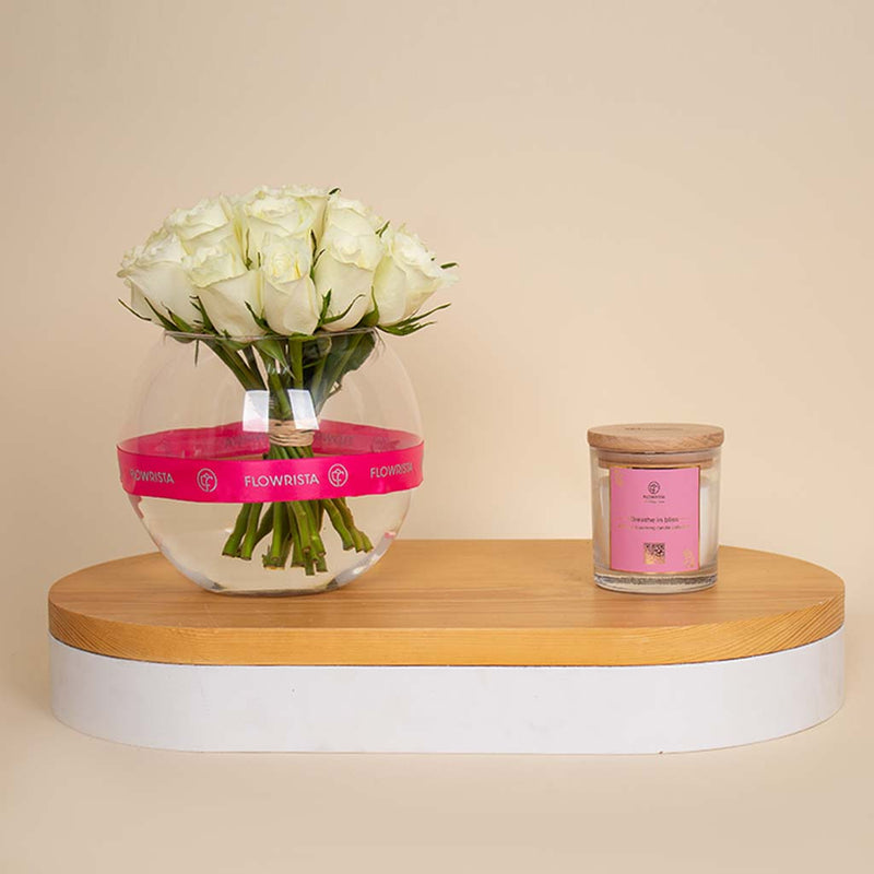 Vase 20 White Roses & White Musk Vanilla Candles