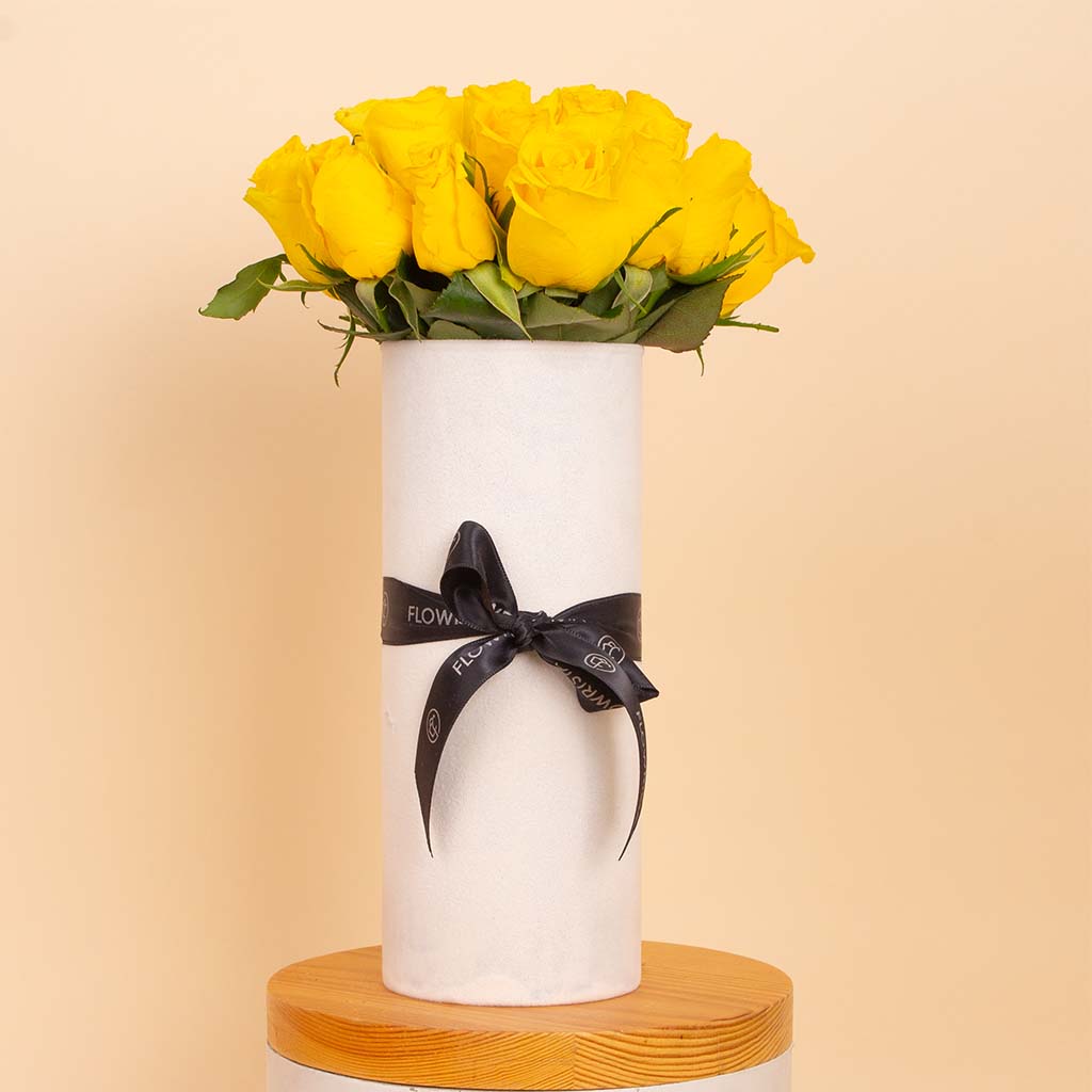 Yellow Signature Vase - 20 Stems