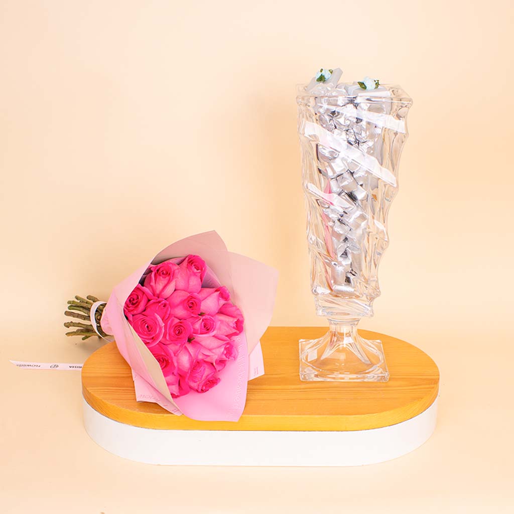 Passionelle Chocolate Crystal Vase 1kg & Pink Roses Bouquet