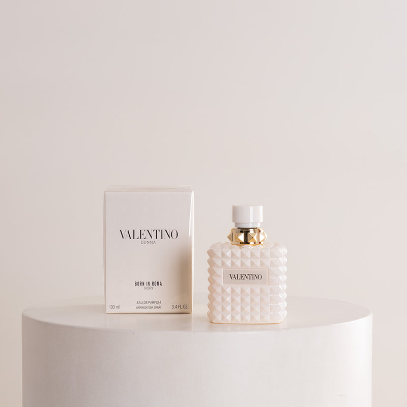 Valentino Born In Roma Donna Rendez-Vous Ivory EDP 100ml & 15 Red Roses Hand Bouquet