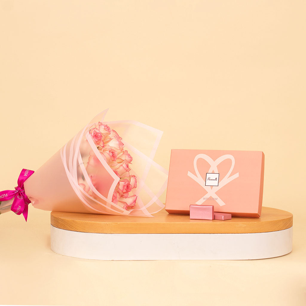 Passionelle Mini Mellow Chocolate And 15 Pink Roses
