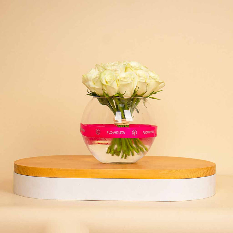 Flowrista | White Flowers Vase – 20 Flowers
